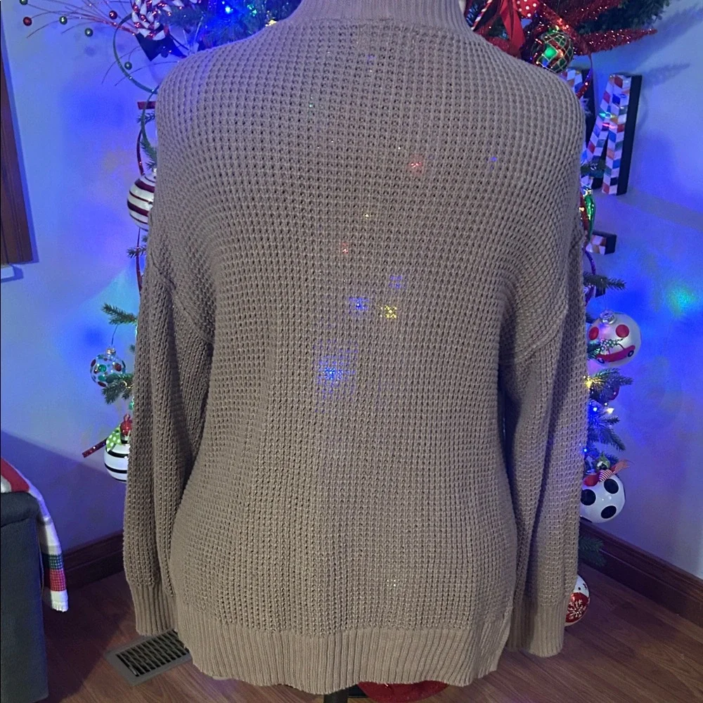 Universal Thread - Picture 3 of 3